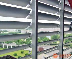 電動(dòng)遮陽(yáng)天蓬簾、戶(hù)外遮陽(yáng)百葉簾與遮陽(yáng)翻板梭形百葉片批發(fā)定制及系統(tǒng)集成價(jià)格解析